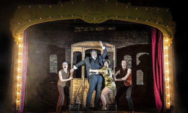 Refugees Enjoy Free Tickets to Houdini’s Greatest Escape image